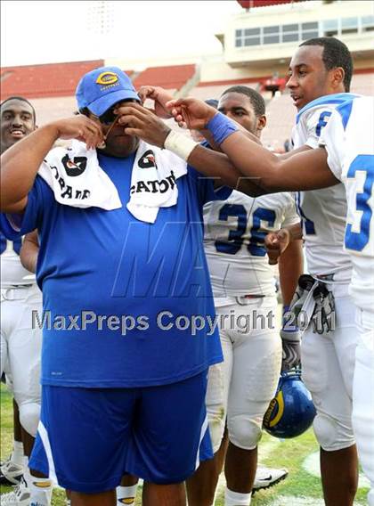 Thumbnail 2 in Crenshaw vs. Carson (CIF LA Section City D1 Final) photogallery.