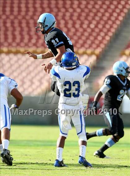 Thumbnail 2 in Crenshaw vs. Carson (CIF LA Section City D1 Final) photogallery.