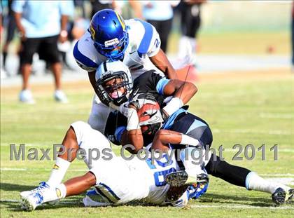 Thumbnail 2 in Crenshaw vs. Carson (CIF LA Section City D1 Final) photogallery.