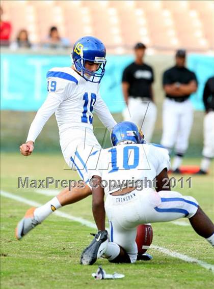 Thumbnail 2 in Crenshaw vs. Carson (CIF LA Section City D1 Final) photogallery.