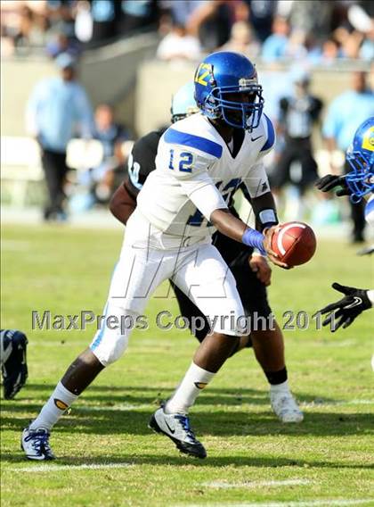 Thumbnail 2 in Crenshaw vs. Carson (CIF LA Section City D1 Final) photogallery.