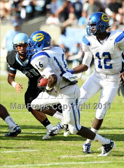 Thumbnail 3 in Crenshaw vs. Carson (CIF LA Section City D1 Final) photogallery.