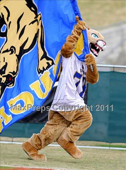 Thumbnail 2 in Crenshaw vs. Carson (CIF LA Section City D1 Final) photogallery.