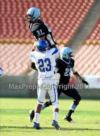 Thumbnail 1 in Crenshaw vs. Carson (CIF LA Section City D1 Final) photogallery.