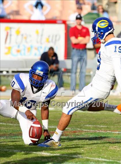 Thumbnail 2 in Crenshaw vs. Carson (CIF LA Section City D1 Final) photogallery.