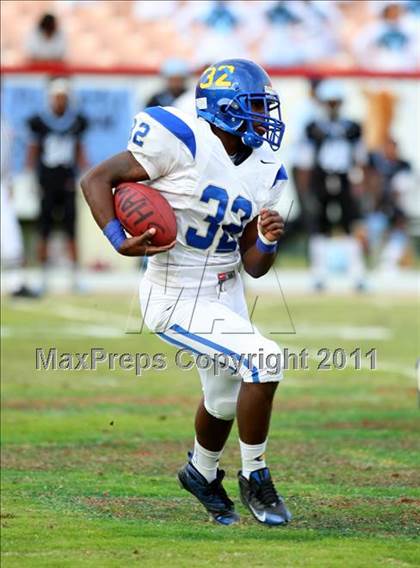 Thumbnail 3 in Crenshaw vs. Carson (CIF LA Section City D1 Final) photogallery.