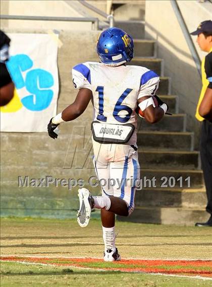 Thumbnail 2 in Crenshaw vs. Carson (CIF LA Section City D1 Final) photogallery.