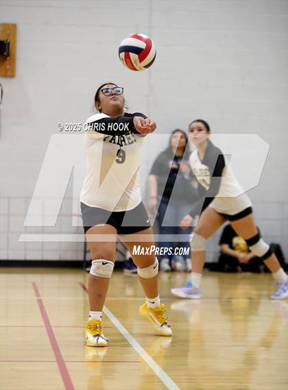 Thumbnail 1 in South Mountain vs Marcos de Niza (Florence Invitational) photogallery.
