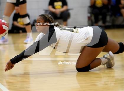 Thumbnail 3 in South Mountain vs Marcos de Niza (Florence Invitational) photogallery.