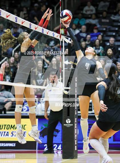 Thumbnail 1 in Cedar Park vs. Argyle (UIL 5A D2 Volleyball Final) photogallery.