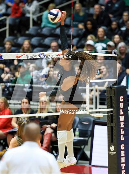 Thumbnail 1 in Cedar Park vs. Argyle (UIL 5A D2 Volleyball Final) photogallery.