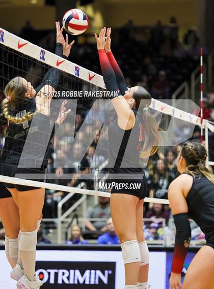 Thumbnail 1 in Cedar Park vs. Argyle (UIL 5A D2 Volleyball Final) photogallery.