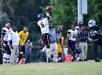 Thumbnail 2 in Pallotti vs. Friendship Collegiate Academy photogallery.