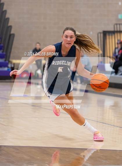 Thumbnail 1 in Perry vs. Ridgeline (Holiday Hoopfest) photogallery.