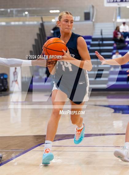 Thumbnail 3 in Perry vs. Ridgeline (Holiday Hoopfest) photogallery.