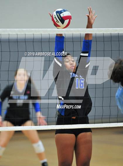 Thumbnail 1 in Oak Ridge vs. Fort Bend Clements (KISD/CFISD Varsity Tournament) photogallery.