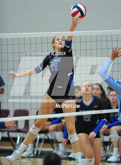 Thumbnail 2 in Oak Ridge vs. Fort Bend Clements (KISD/CFISD Varsity Tournament) photogallery.