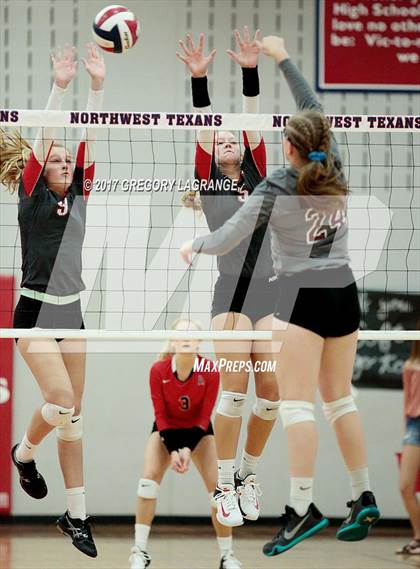 Thumbnail 3 in Argyle vs Hereford photogallery.