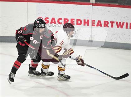 Thumbnail 2 in Pope Francis Prep vs. Boston College High (Sacred Heart Christmas Classic) photogallery.