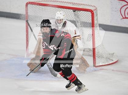 Thumbnail 2 in Pope Francis Prep vs. Boston College High (Sacred Heart Christmas Classic) photogallery.