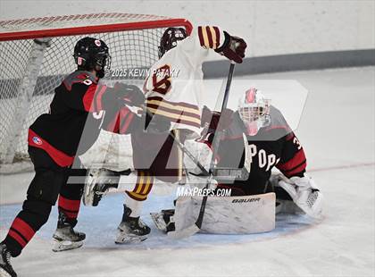 Thumbnail 3 in Pope Francis Prep vs. Boston College High (Sacred Heart Christmas Classic) photogallery.