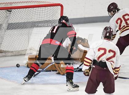 Thumbnail 3 in Pope Francis Prep vs. Boston College High (Sacred Heart Christmas Classic) photogallery.