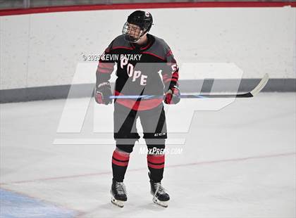 Thumbnail 3 in Pope Francis Prep vs. Boston College High (Sacred Heart Christmas Classic) photogallery.