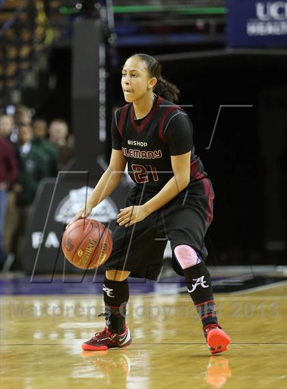 Thumbnail 1 in Sacred Heart Cathedral vs Alemany (CIF State D3 Final) photogallery.