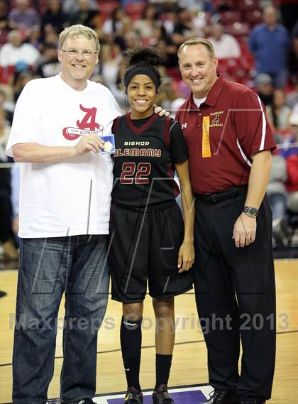 Thumbnail 2 in Sacred Heart Cathedral vs Alemany (CIF State D3 Final) photogallery.