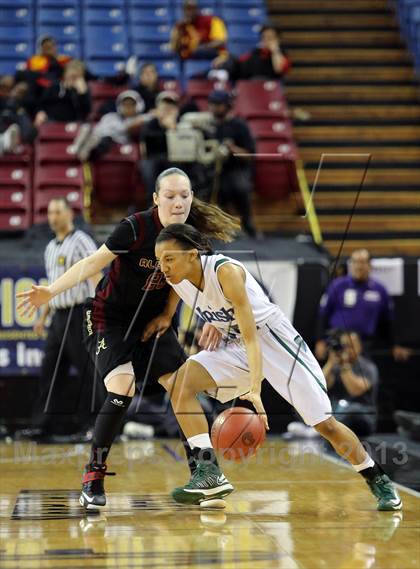 Thumbnail 2 in Sacred Heart Cathedral vs Alemany (CIF State D3 Final) photogallery.