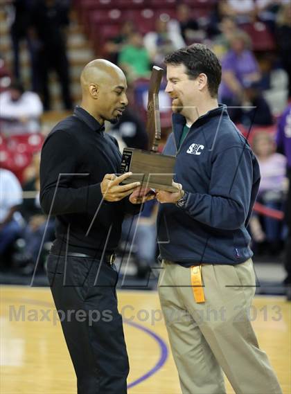 Thumbnail 2 in Sacred Heart Cathedral vs Alemany (CIF State D3 Final) photogallery.