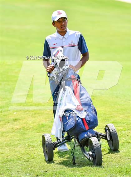 Thumbnail 3 in UIL 5A Boys Golf Finals photogallery.