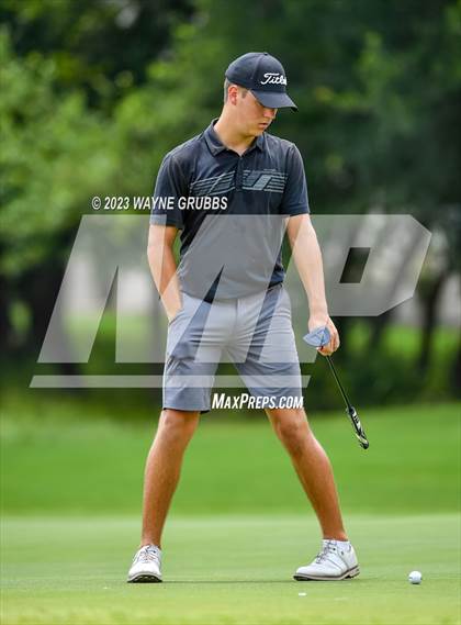 Thumbnail 3 in UIL 5A Boys Golf Finals photogallery.