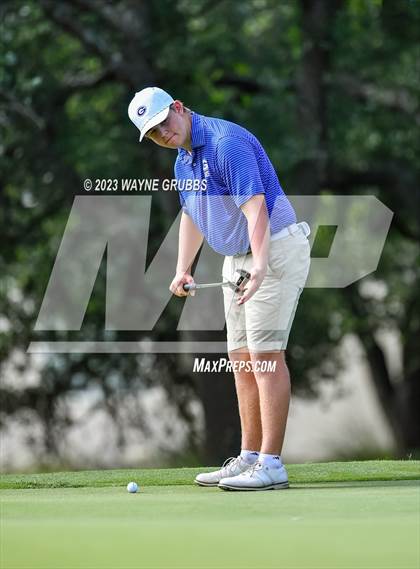 Thumbnail 3 in UIL 5A Boys Golf Finals photogallery.