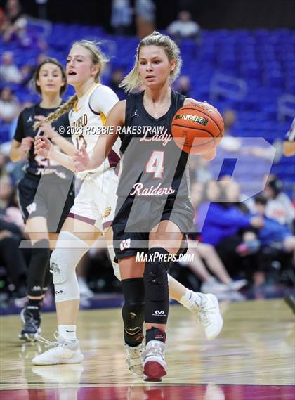 Thumbnail 2 in Fairfield vs. Winnsboro (UIL 3A Basketball State Semifinal) photogallery.
