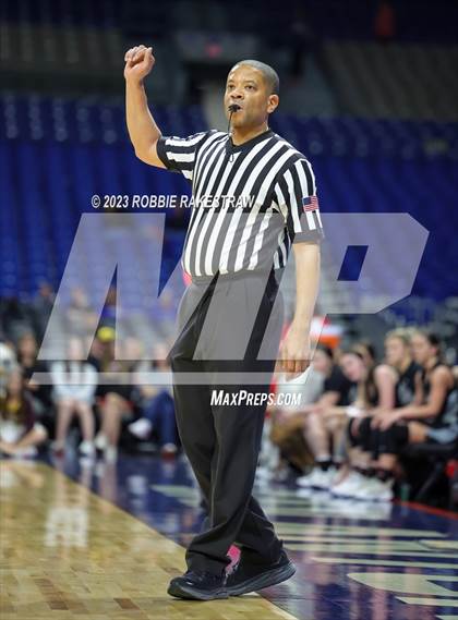 Thumbnail 2 in Fairfield vs. Winnsboro (UIL 3A Basketball State Semifinal) photogallery.