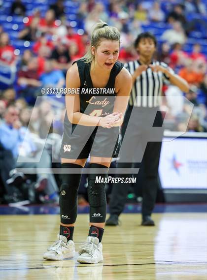 Thumbnail 2 in Fairfield vs. Winnsboro (UIL 3A Basketball State Semifinal) photogallery.