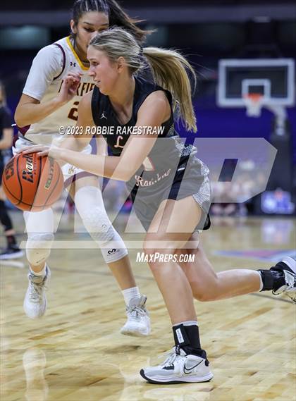 Thumbnail 1 in Fairfield vs. Winnsboro (UIL 3A Basketball State Semifinal) photogallery.