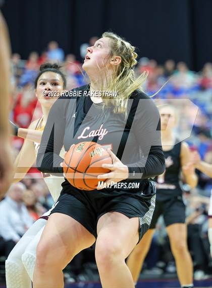 Thumbnail 2 in Fairfield vs. Winnsboro (UIL 3A Basketball State Semifinal) photogallery.