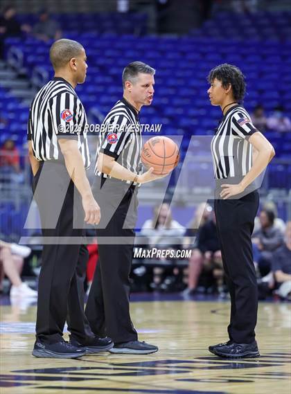 Thumbnail 2 in Fairfield vs. Winnsboro (UIL 3A Basketball State Semifinal) photogallery.