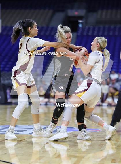 Thumbnail 2 in Fairfield vs. Winnsboro (UIL 3A Basketball State Semifinal) photogallery.