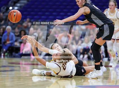 Thumbnail 2 in Fairfield vs. Winnsboro (UIL 3A Basketball State Semifinal) photogallery.