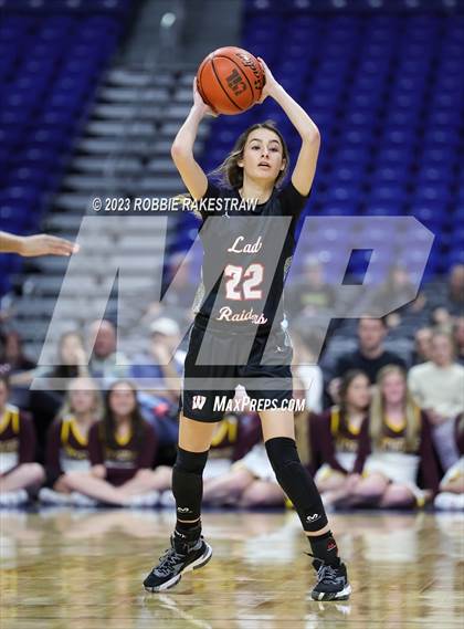 Thumbnail 1 in Fairfield vs. Winnsboro (UIL 3A Basketball State Semifinal) photogallery.