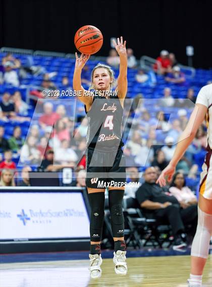 Thumbnail 3 in Fairfield vs. Winnsboro (UIL 3A Basketball State Semifinal) photogallery.