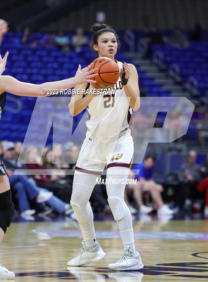 Thumbnail 2 in Fairfield vs. Winnsboro (UIL 3A Basketball State Semifinal) photogallery.