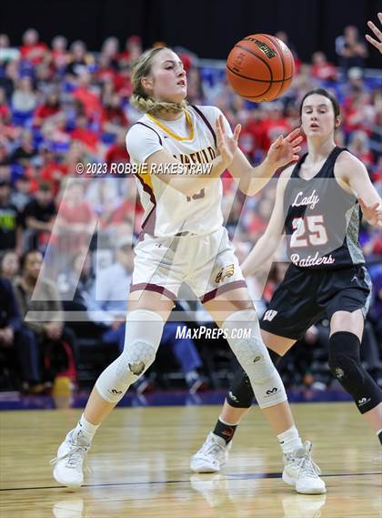 Thumbnail 2 in Fairfield vs. Winnsboro (UIL 3A Basketball State Semifinal) photogallery.