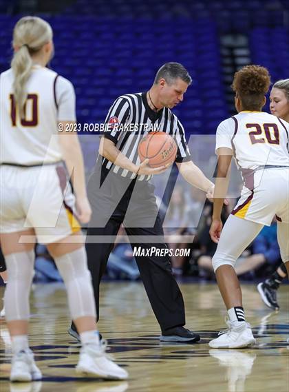 Thumbnail 2 in Fairfield vs. Winnsboro (UIL 3A Basketball State Semifinal) photogallery.