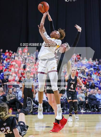 Thumbnail 3 in Fairfield vs. Winnsboro (UIL 3A Basketball State Semifinal) photogallery.