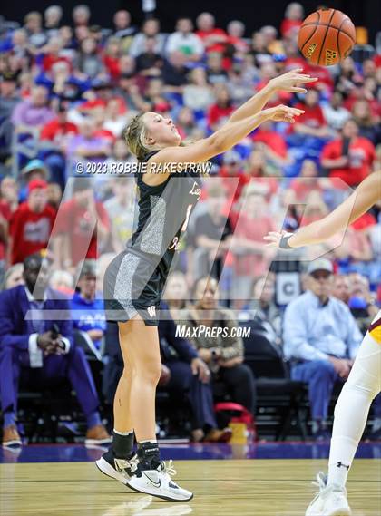 Thumbnail 1 in Fairfield vs. Winnsboro (UIL 3A Basketball State Semifinal) photogallery.
