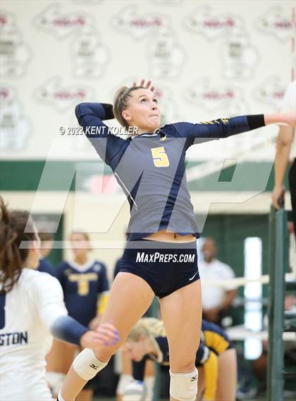 Thumbnail 2 in Clarkston @ Lake Orion photogallery.